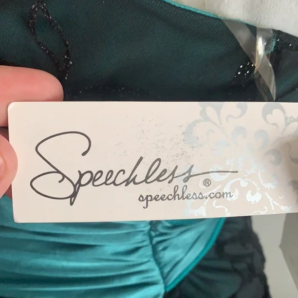 Speechless Dress - Picture 4 of 7